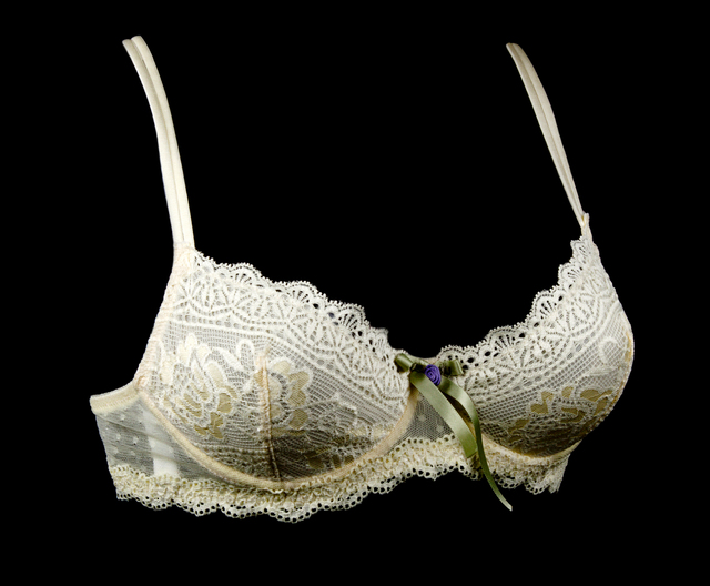 Bra with satin drawing